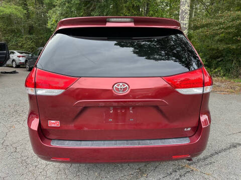 2012 Toyota Sienna LE 8-Passenger