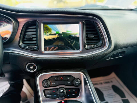 2018 Dodge Challenger SXT Plus