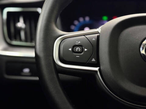 2025 Volvo XC60 B5 Core Dark Theme