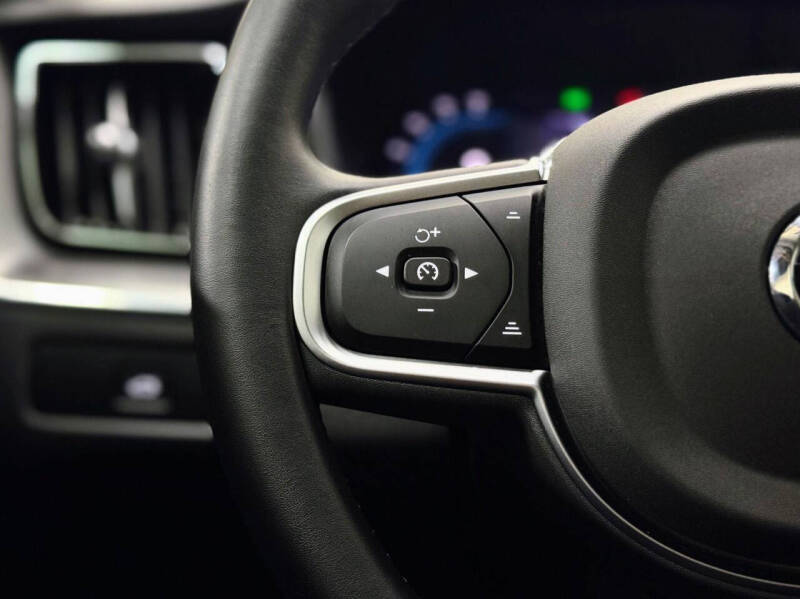 2025 Volvo XC60 B5 Core Dark Theme