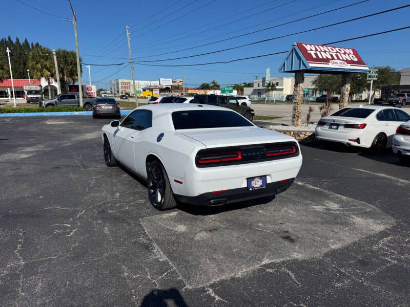 2015 Dodge Challenger SXT