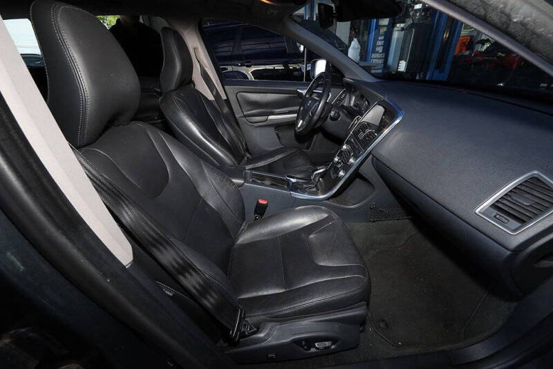 2016 Volvo XC60 T5 Drive-E Premier