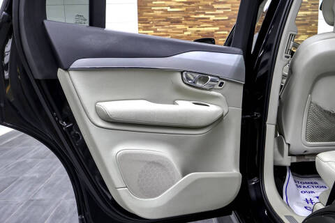 2017 Volvo XC90 T6 Momentum