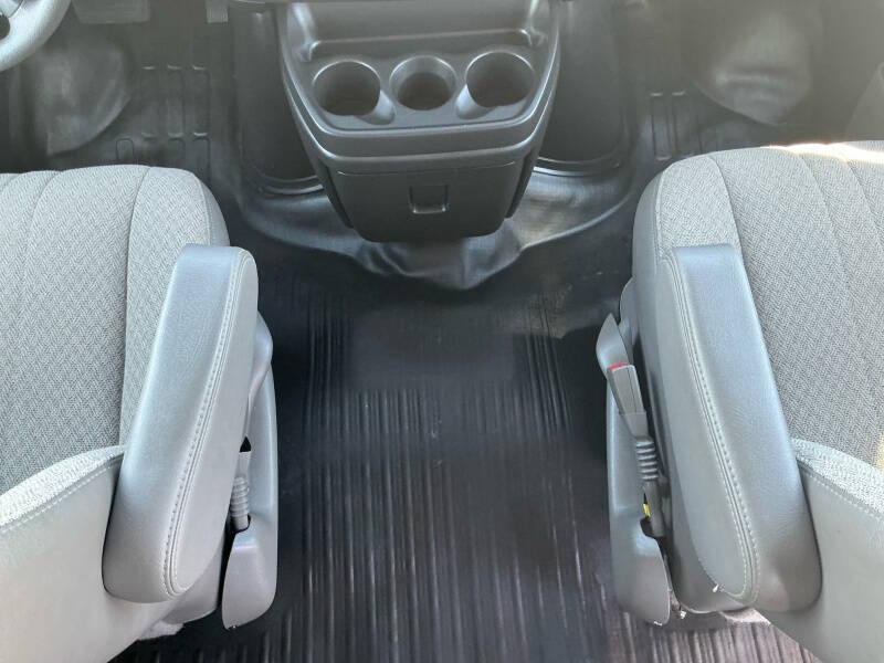 2025 Chevrolet Express LS 3500