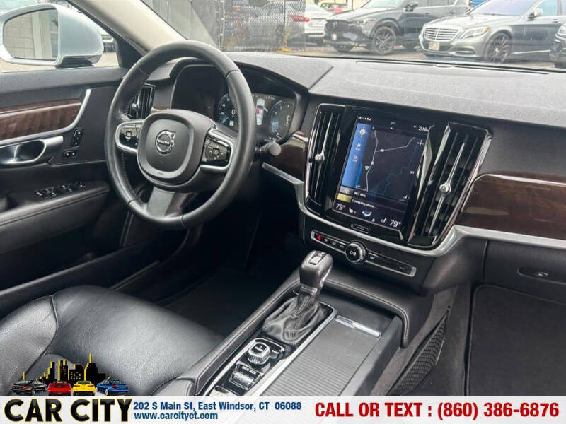 2017 Volvo S90 T6 Momentum