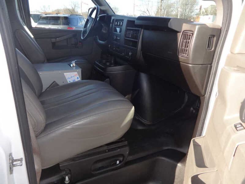 2022 Chevrolet Express 2500