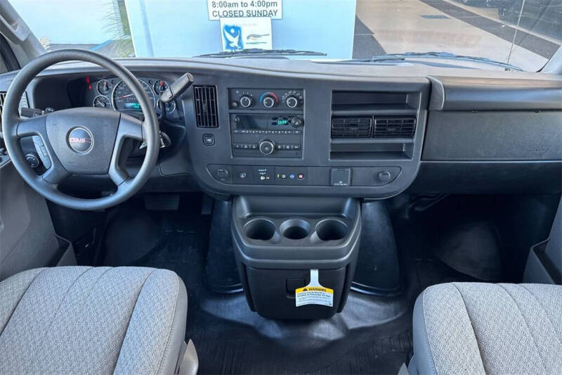 2025 GMC Savana 2500