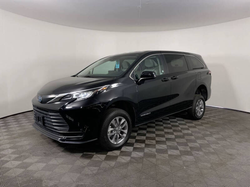 2023 Toyota Sienna LE 8-Passenger