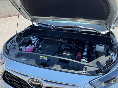 2024 Toyota Highlander LE