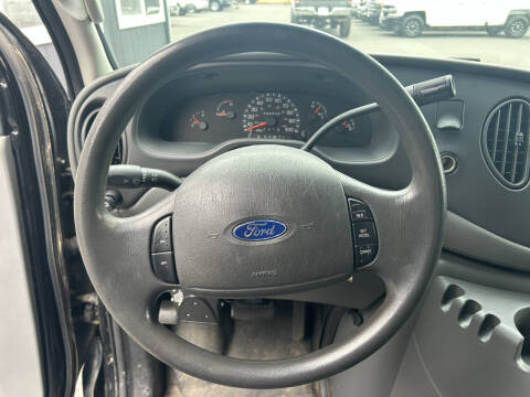 2003 Ford E-Series E-150 Base