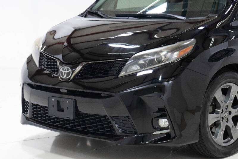 2018 Toyota Sienna SE Premium 8-Passenger