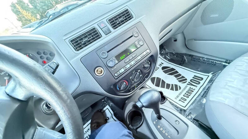 2005 Ford Focus ZX4 S