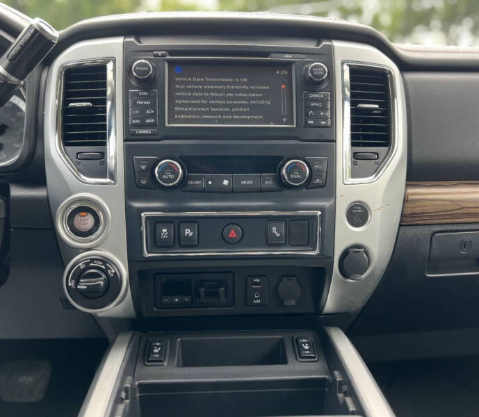 2017 Nissan Titan SL