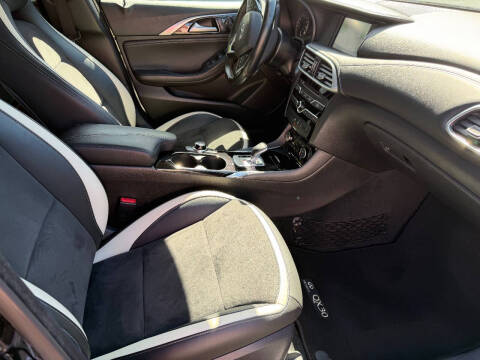 2017 Infiniti QX30 Sport