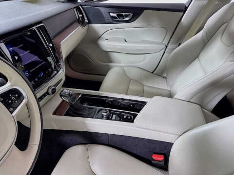 2021 Volvo S60 T5 Momentum