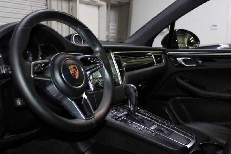 2017 Porsche Macan