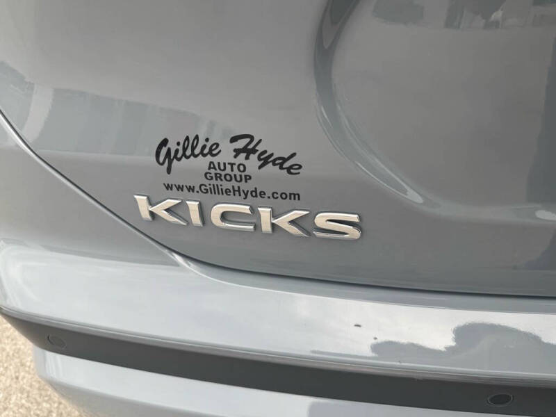 2023 Nissan Kicks SR