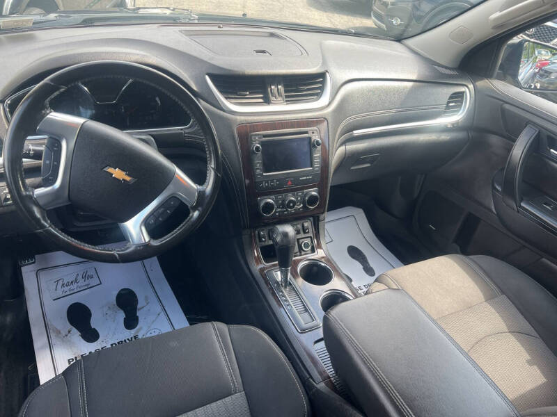 2017 Chevrolet Traverse LT