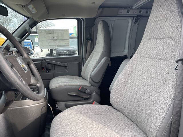 2025 Chevrolet Express 2500