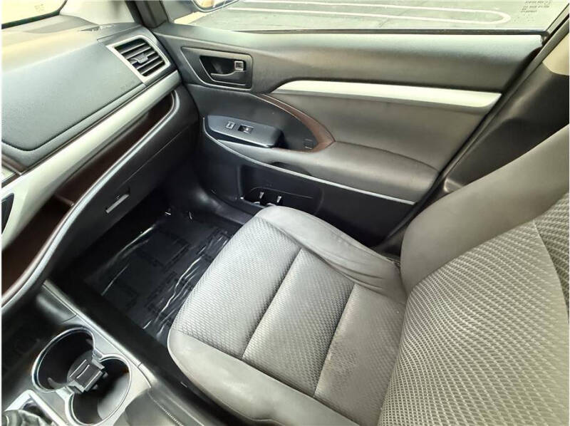 2017 Toyota Highlander LE