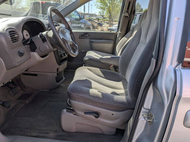 2003 Chrysler Voyager LX Value