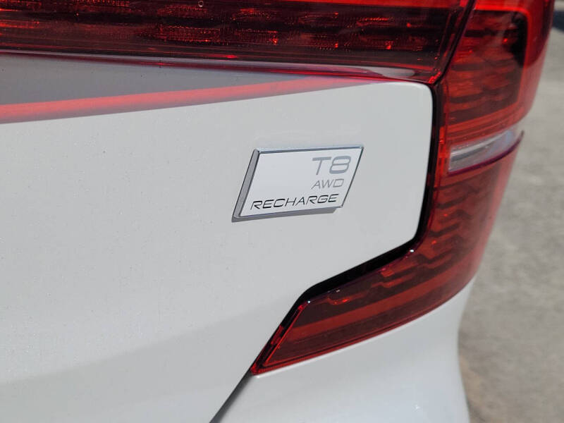 2024 Volvo S60 Recharge T8 Plus Dark Theme