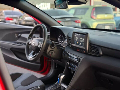 2019 Hyundai Veloster