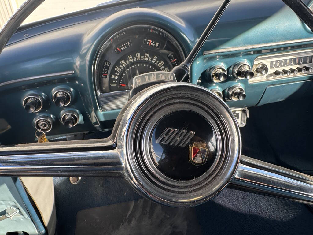 1952 Ford Crestline 36
