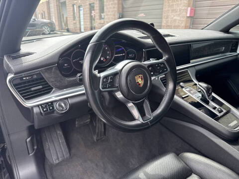 2018 Porsche Panamera 4