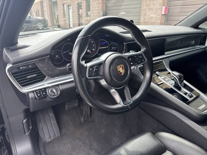 2018 Porsche Panamera 4