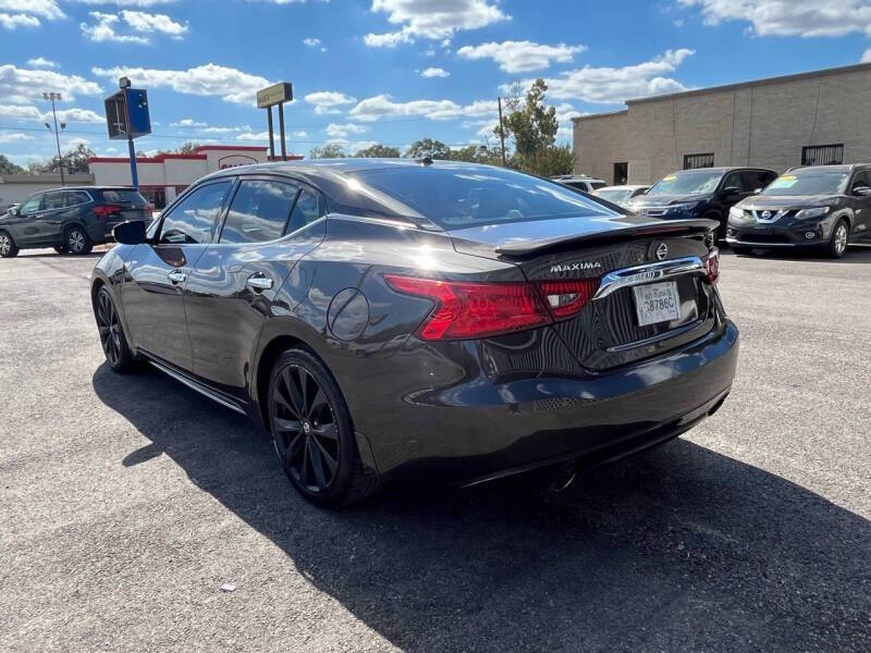 2016 Nissan Maxima SR photo 4