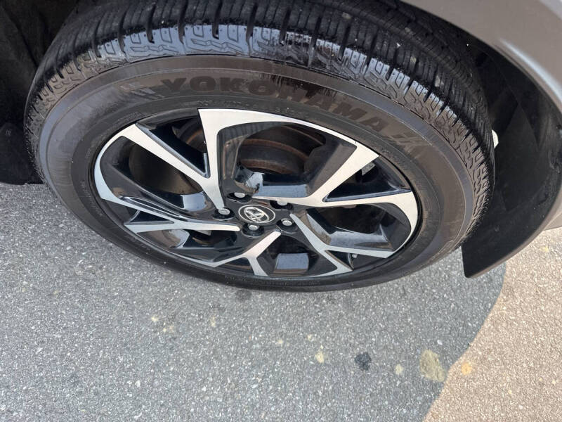 2018 Toyota C-HR XLE Premium