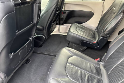 2017 Chrysler Pacifica Touring-L Plus