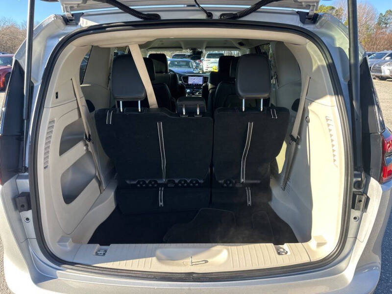 2024 Chrysler Pacifica Touring L