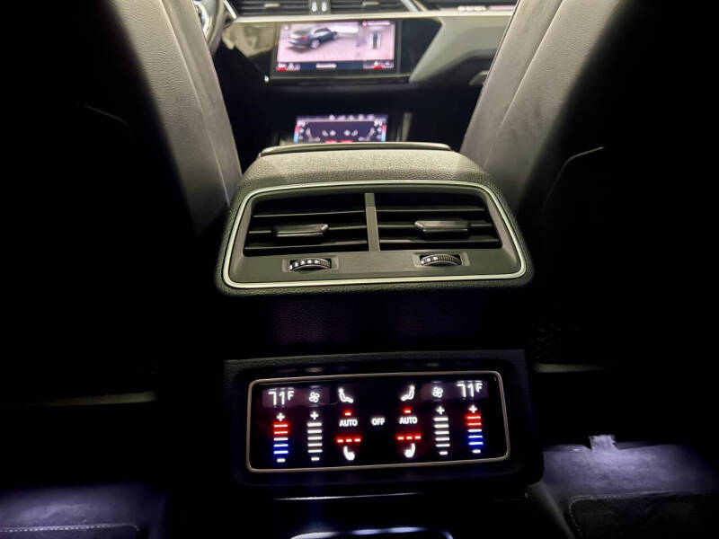 2019 Audi e-tron quattro Prestige