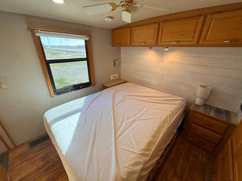 2005 Winnebago Journey