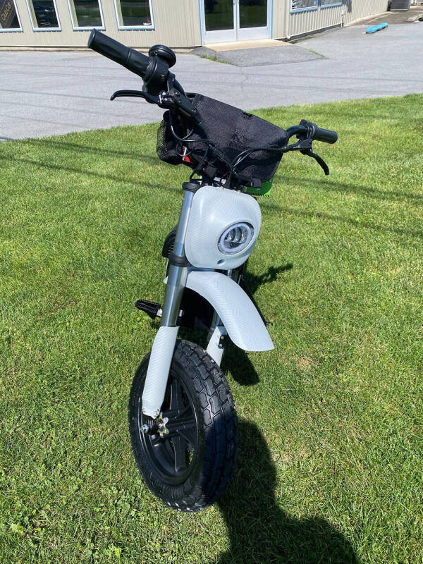 2025 Burromax TT1600R GLOSS WHITE CARBON FIB