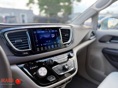 2017 Chrysler Pacifica Touring-L Plus