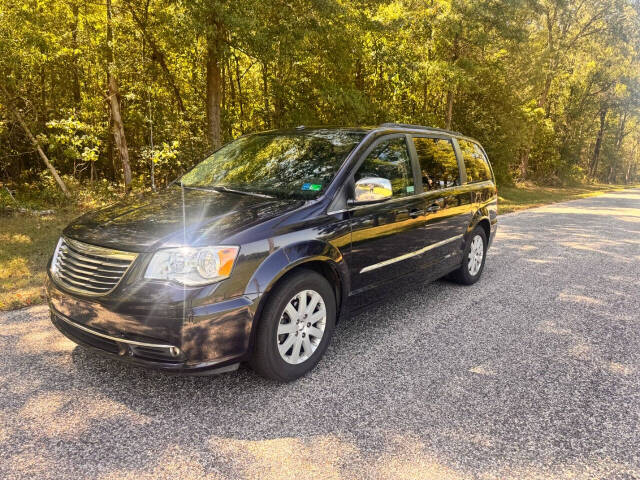 2011 Chrysler Town & Country Touring-L's photo