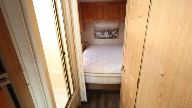 2004 Ford E-Series E-450 SD