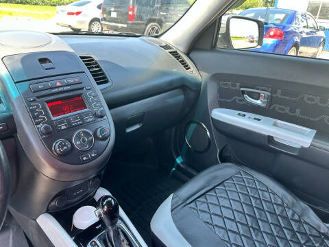 2012 Kia Soul +