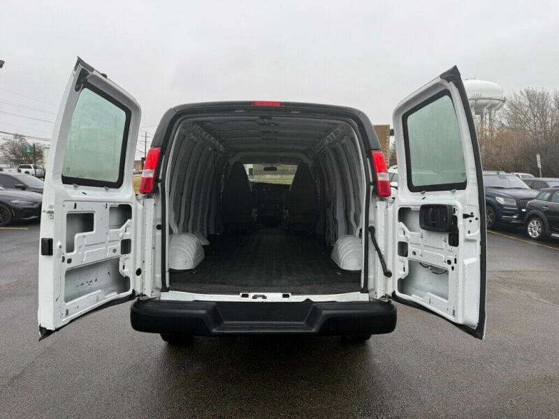 2022 Chevrolet Express 2500