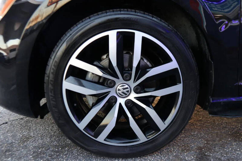 2017 Volkswagen Golf TSI Wolfsburg Edition