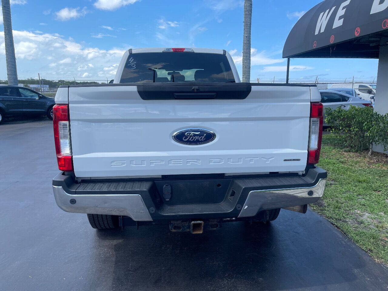 2017 Ford F-250 Super Duty  - $21,900