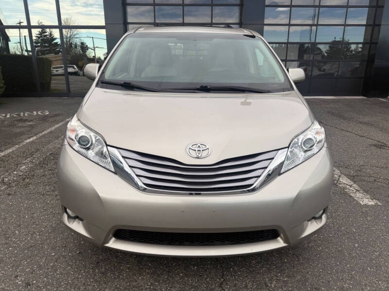 2017 Toyota Sienna XLE Premium 7-Passenger