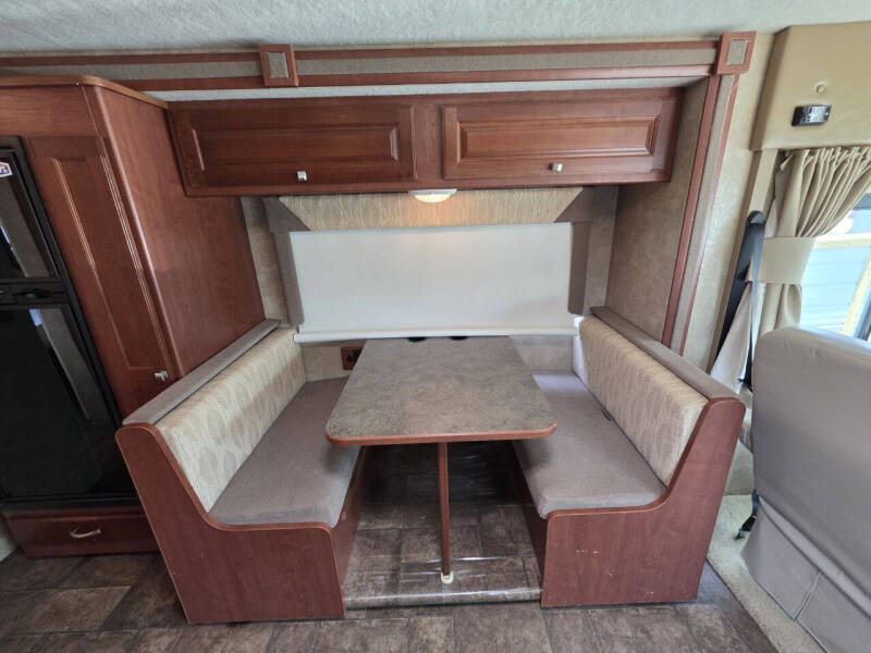 2013 Winnebago Vista
