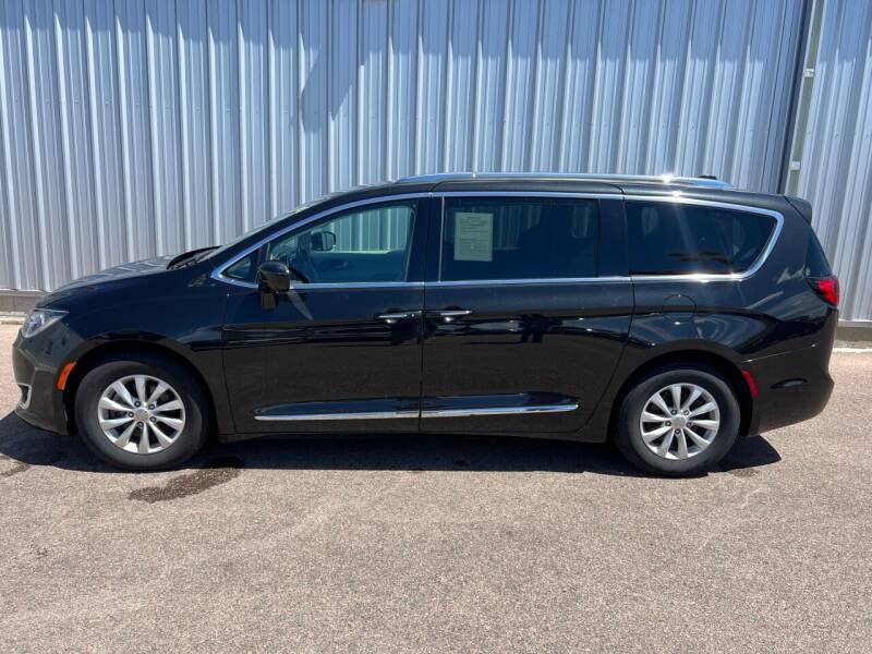2018 Chrysler Pacifica for sale at Jensen's Dealerships in Sioux City IA