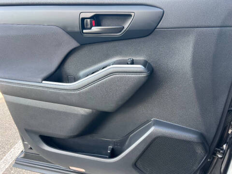 2021 Toyota Highlander LE