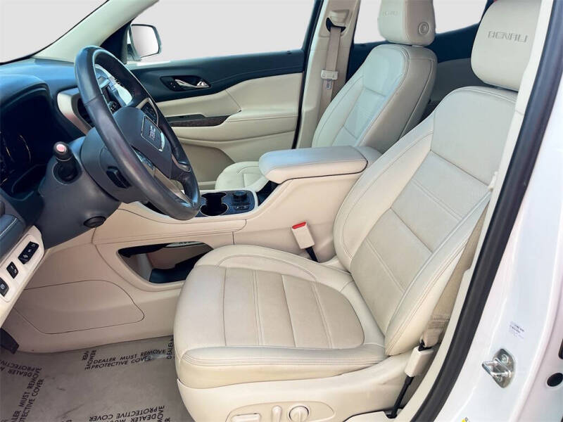 2022 GMC Acadia Denali