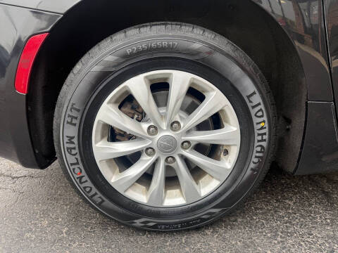 2017 Chrysler Pacifica Touring-L